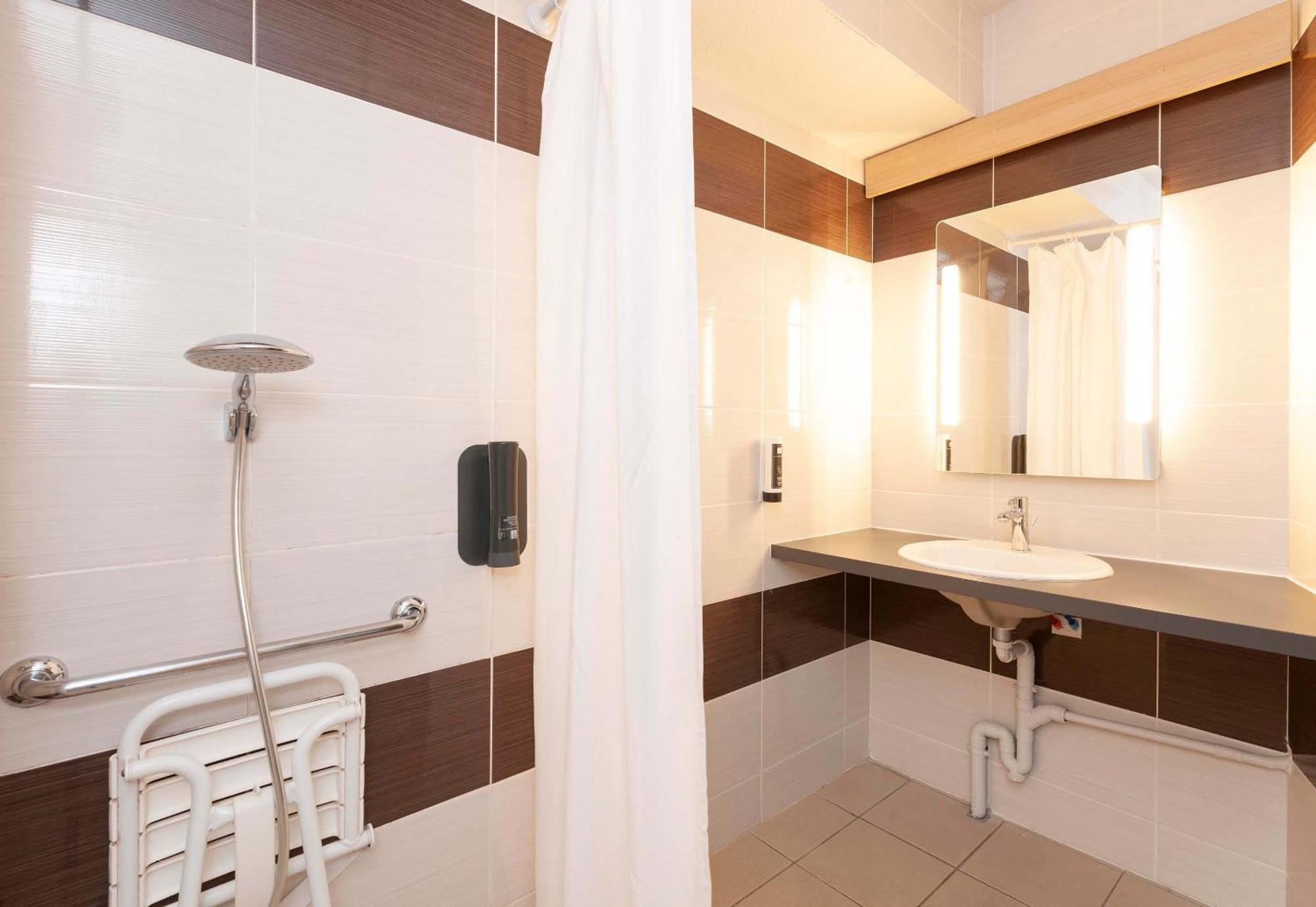 B&B Hotel Pau Zenith Екстериор снимка